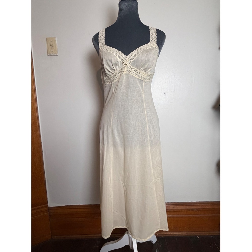 Vintage Olga 976F Champagne Lace Trim Full Slip Dress Size 34 Cream Made in USA